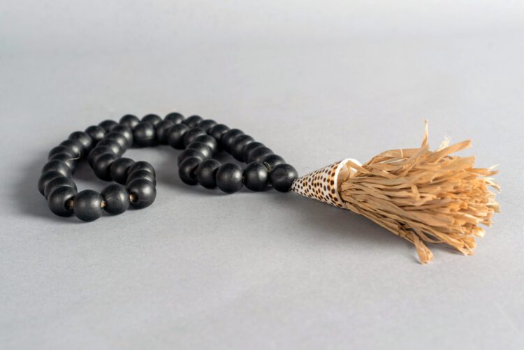 Collar Decorativo Cuentas de Madera Negro - Imagen 3