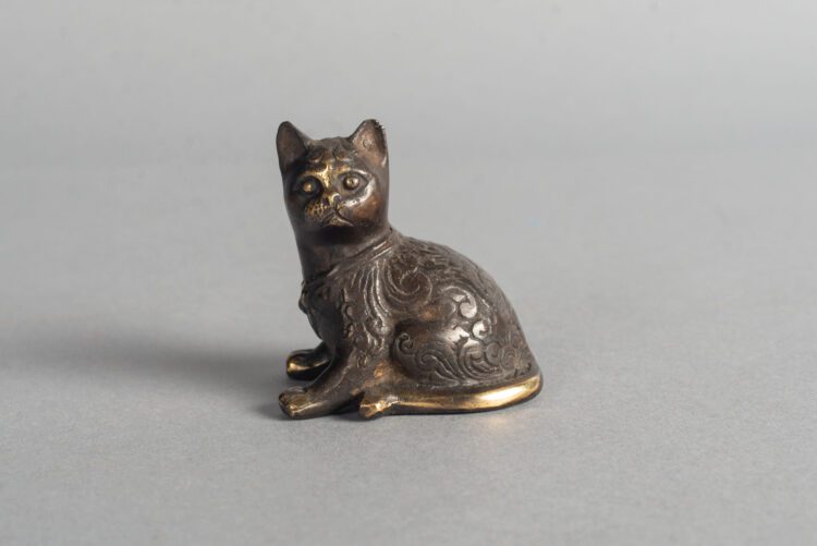 Gato en Bronce Sentado - Imagen 2