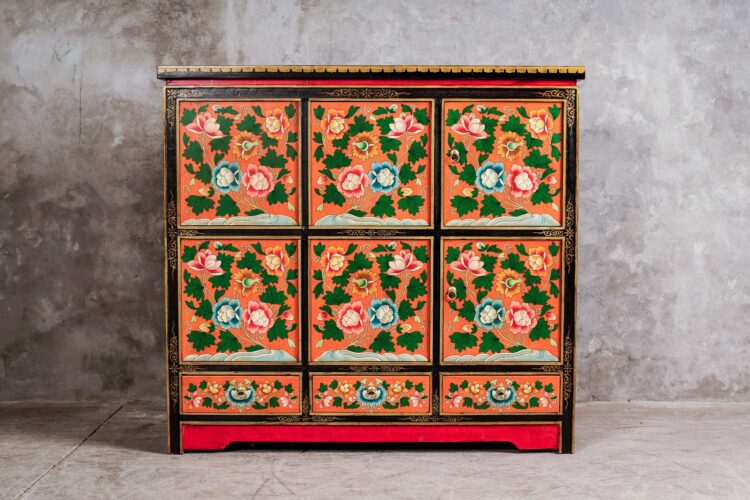 Cabinet tibetano pintado a mano