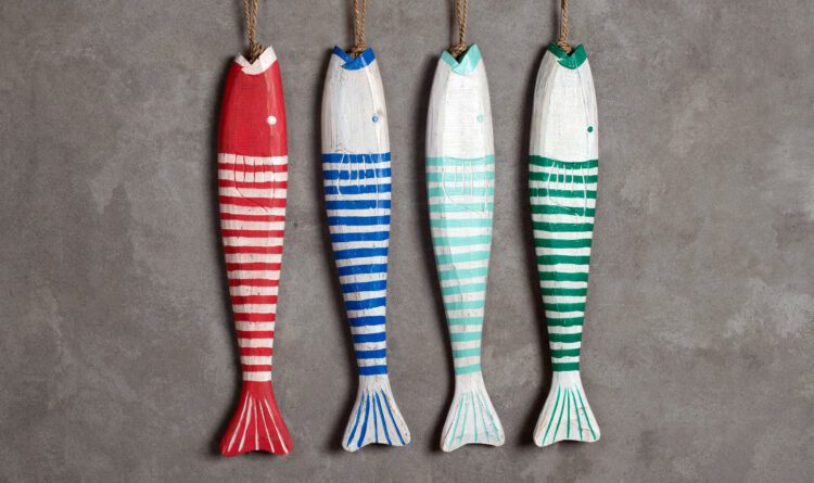 Pescados Colgantes de Colores