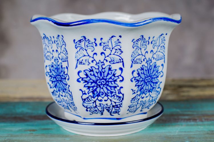 Macetero con plato Azul y Blanco , Diseño Vertical - Imagen 3