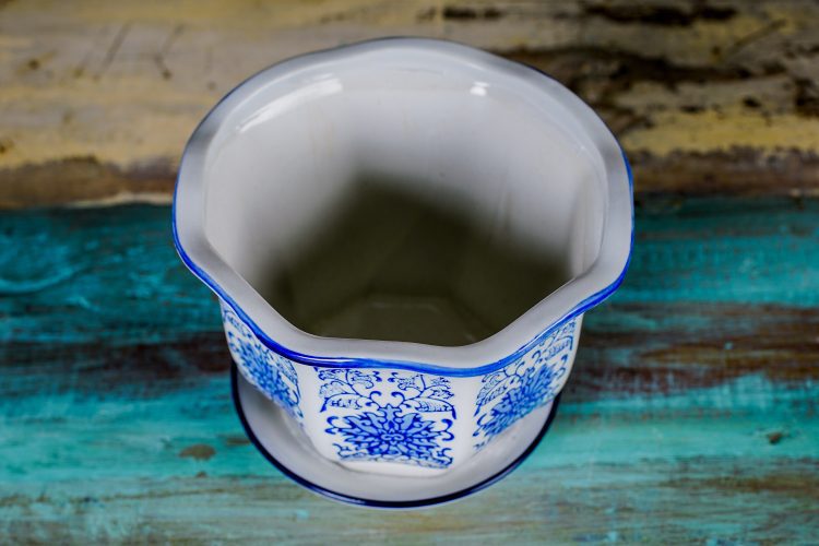 Macetero con plato Azul y Blanco , Diseño Vertical - Imagen 4