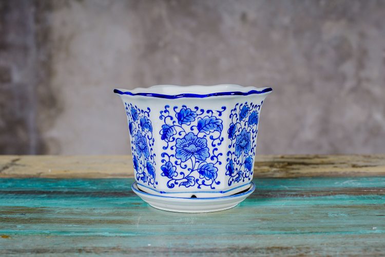 Macetero con plato Azul y Blanco , Diseño Flor Central y Hojas - Imagen 2