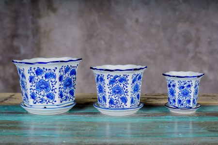 Macetero con plato Azul y Blanco , Diseño Flor Central y Hojas