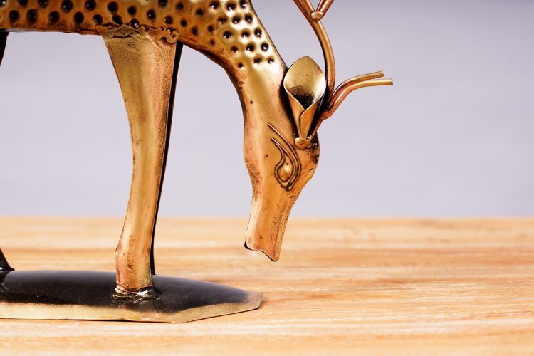 Venado Porta Vela Agachado - Imagen 4