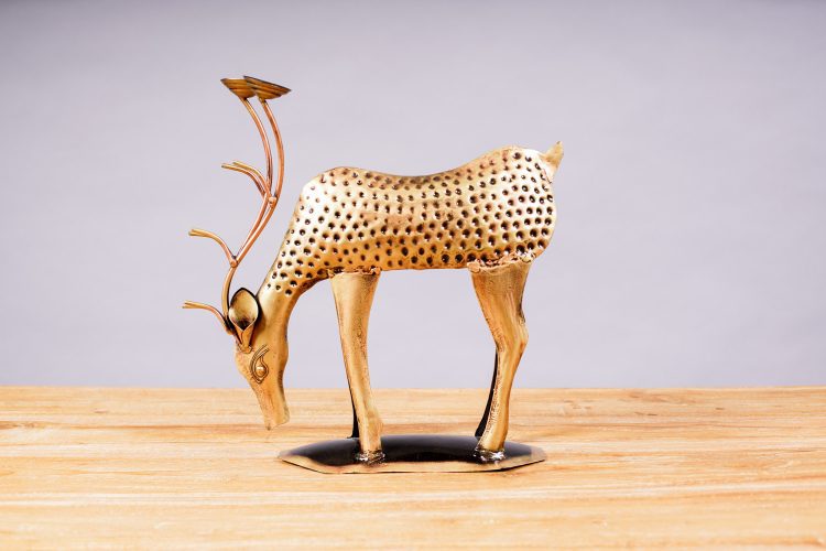 Venado Porta Vela Agachado