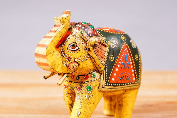 Elefante Madera Pintado (3 colores) - Imagen 2