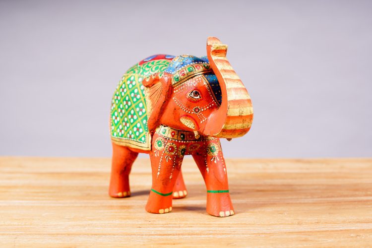 Elefante Mediano Madera Pintado (3 colores) - Imagen 8
