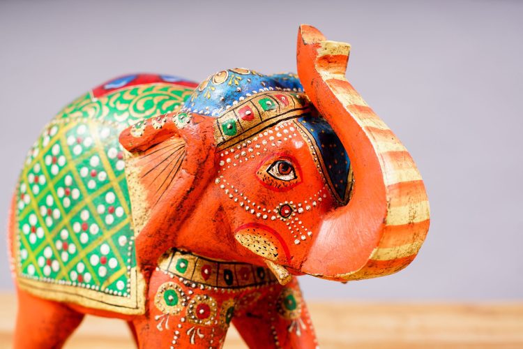 Elefante Mediano Madera Pintado (3 colores) - Imagen 6