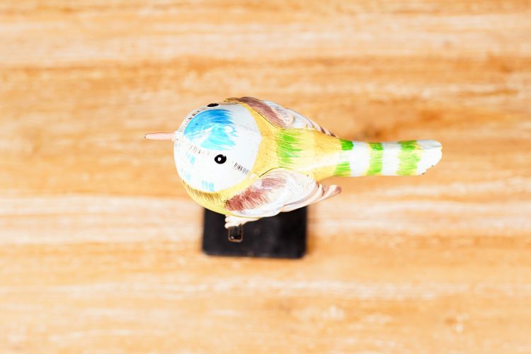 Pájaro de Metal  sobre pedestal Amarillo/ Celeste - Imagen 4