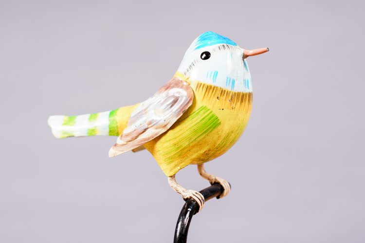 Pájaro de Metal  sobre pedestal Amarillo/ Celeste - Imagen 2