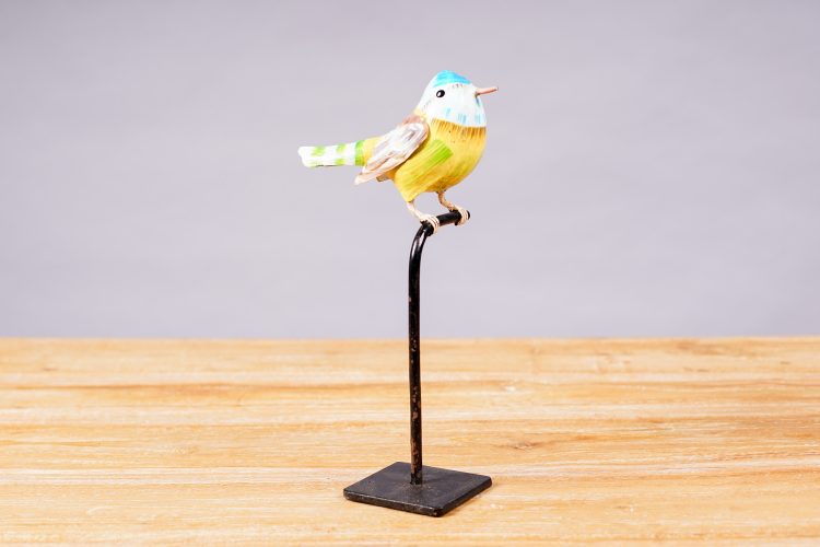 Pájaro de Metal  sobre pedestal Amarillo/ Celeste