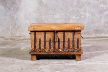 Baúl  Madera Natural Inscrustaciones Fierro