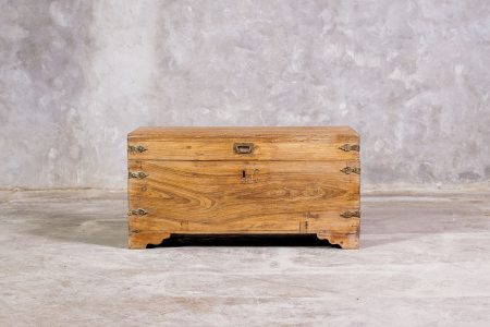 Baúl  Madera Natural y fierro